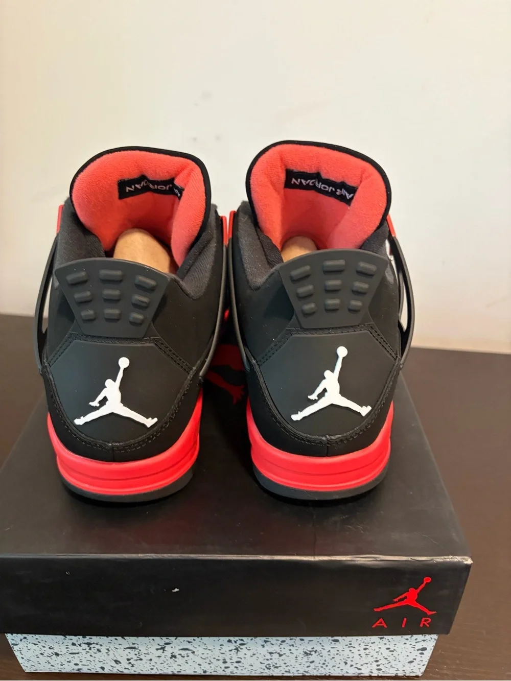 Jordan 4 Retro Red Thunder Size 9 Men’s w/ OG Box & Tag